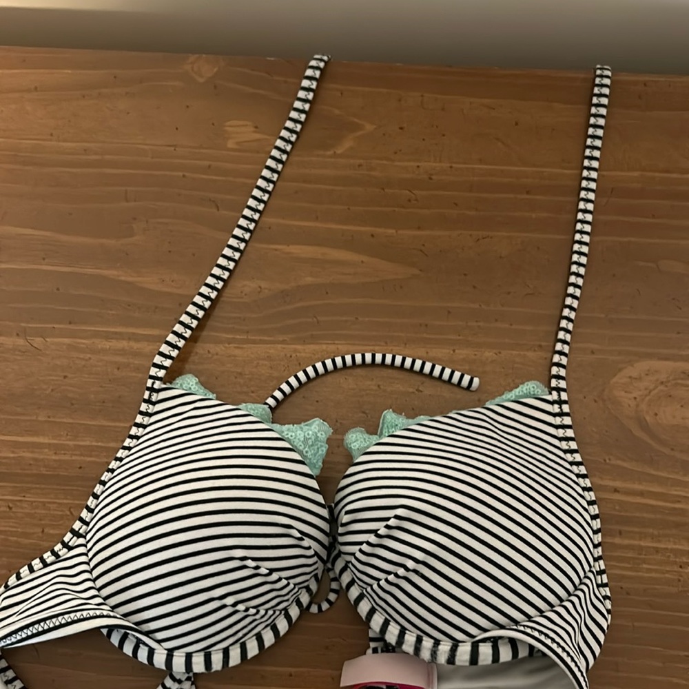 Victoria’s Secret bikini top